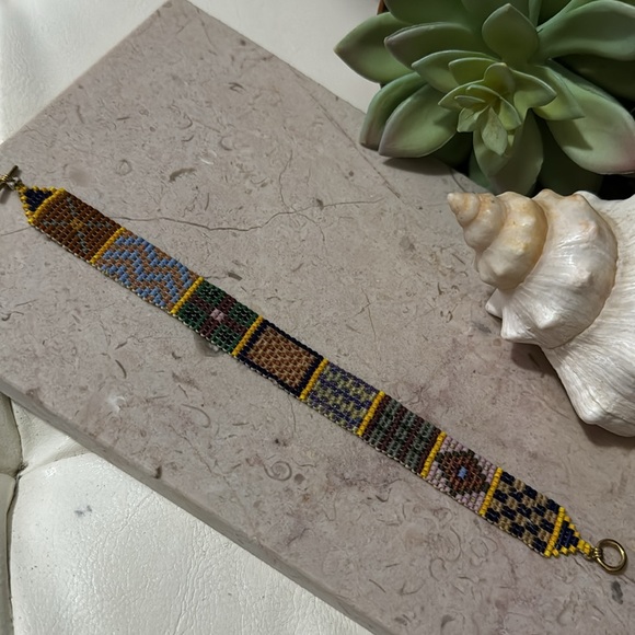 New Handmade Beaded Bracelet-Seed Beads in a Quilt Pattern-Gold Tone Closure - Picture 9 of 16